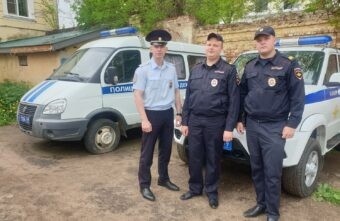 Жители Тверской области поблагодарили полицейских за своё спасение Жители Тверской области поблагодарили полицейских за своё спасение