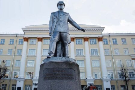 Губернатор Игорь Руденя поздравил выпускников тверской академии ВКО