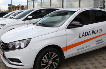 Глава Минфина Антон Силуанов предложил пересадить чиновников на автомобили «Лада» Глава Минфина Антон Силуанов предложил пересадить чиновников на автомобили «Лада»