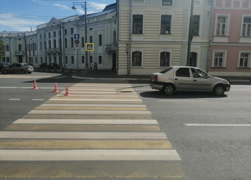 Водитель иномарки сбил пешехода на зебре в центре Твери