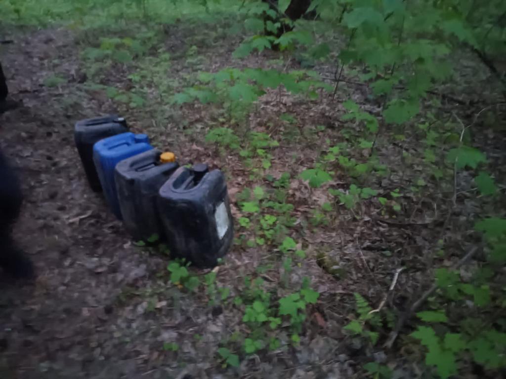 В Тверской области поймали двух мужчин, которые сливали топливо из большегрузов