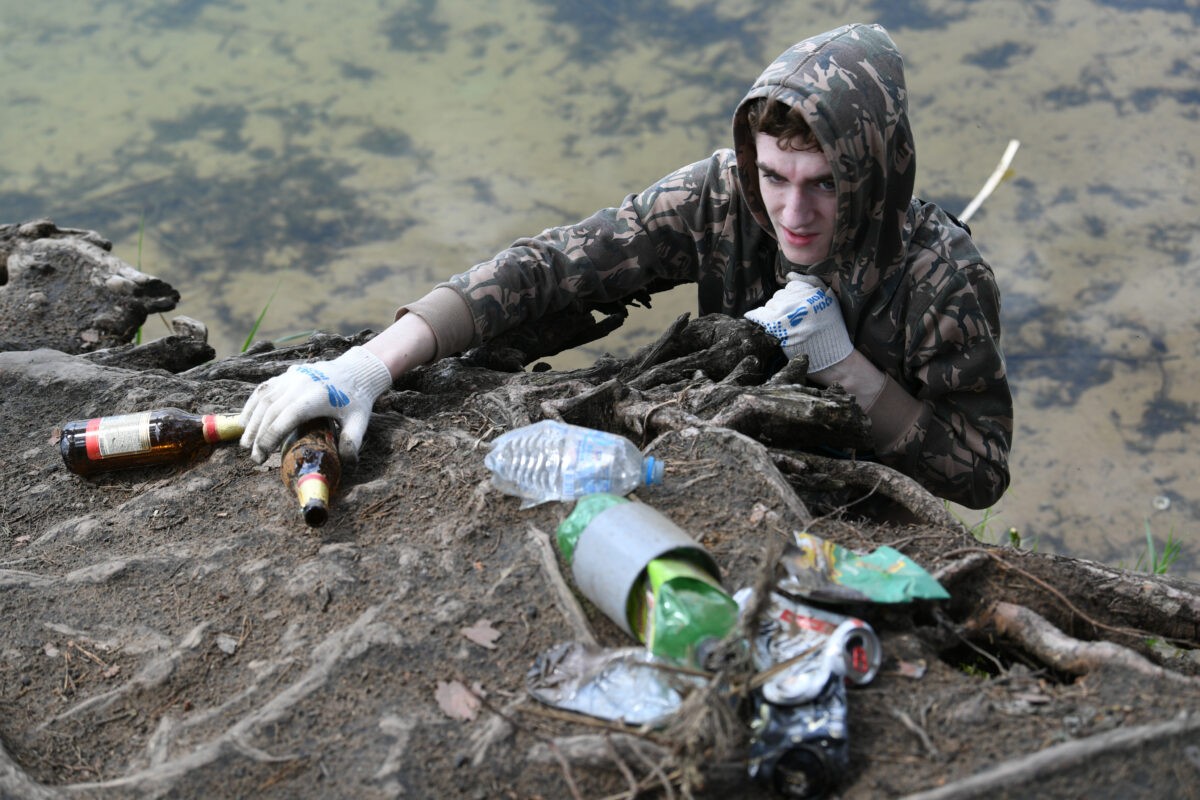 В Твери 200 студентов собрали 16 кубов мусора