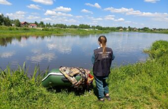 13-летний мальчик выпал из лодки и травмировался о винт в Тверской области 13-летний мальчик выпал из лодки и травмировался о винт в Тверской области