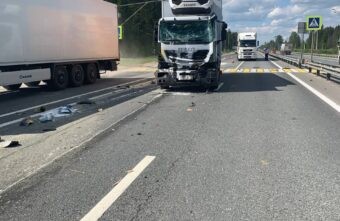 В Тверской области машина дорожной службы сбила рабочего