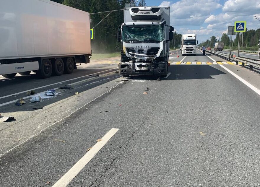 В Тверской области машина дорожной службы сбила рабочего