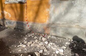 Управляющая компания "забросила" жителей разрущающегося дома в Твери Управляющая компания "забросила" жителей разрущающегося дома в Твери