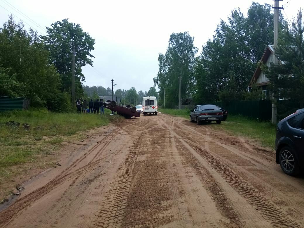 32-летний мужчина в Тверской области опрокинул легковушку