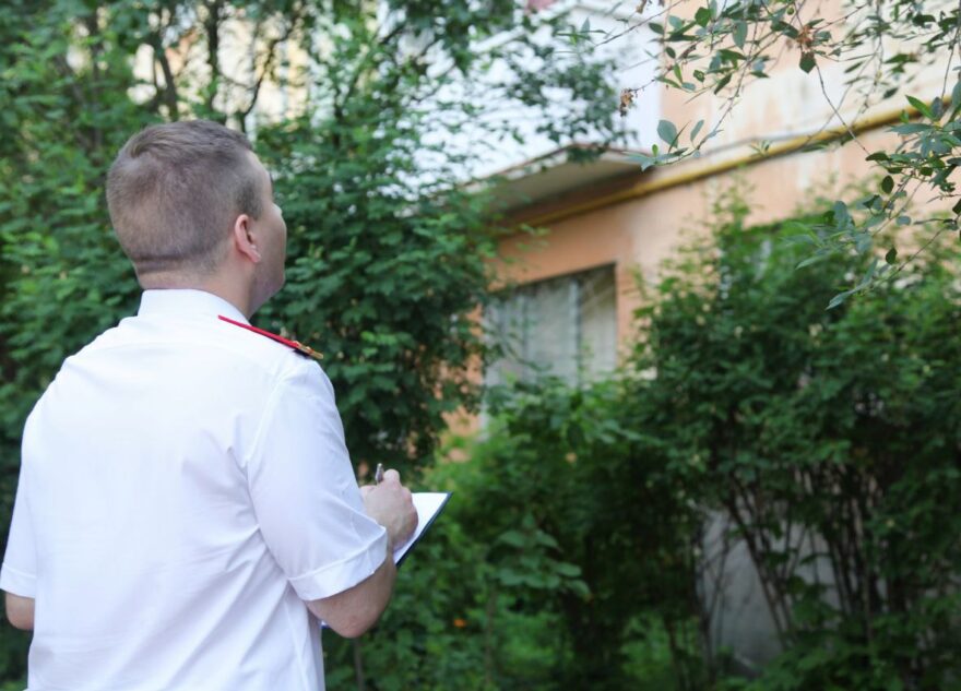15-летняя девочка выпала из окна квартиры в Тверской области 15-летняя девочка выпала из окна квартиры в Тверской области