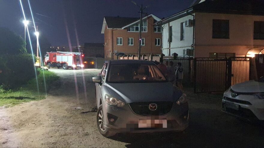 В Твери женщина на кроссовере сбила лежащего на дороге парня В Твери женщина на кроссовере сбила лежащего на дороге парня