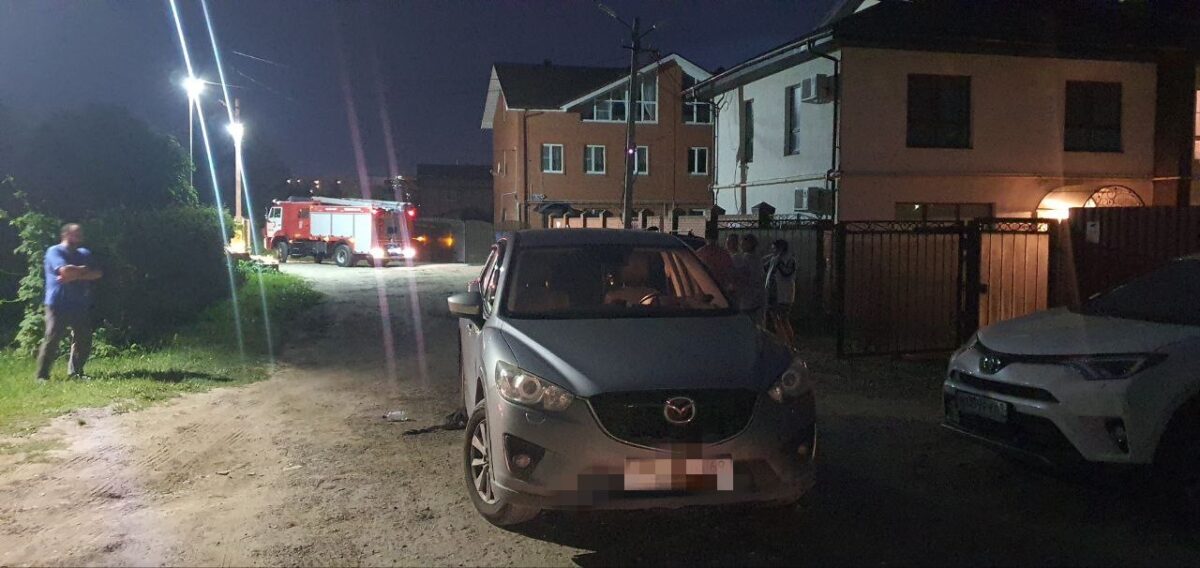 В Твери женщина на кроссовере сбила лежащего на дороге парня