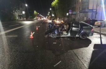 Молодой водитель ВАЗа протаранил столб в Твери