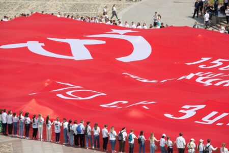 В Тверской области развернут самую большую в мире копию Знамени Победы