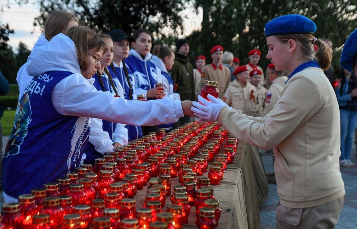 Акция свеча памяти фото. Медынь свеча памяти 2022. Память Тверь. Свечка Тверь. Акция свеча памяти фото для садика.