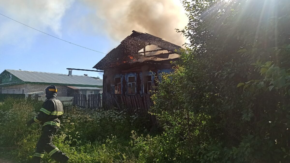 Жилой дом сгорел в Тверской области