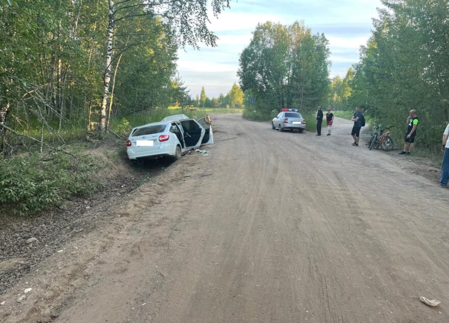 В Тверской области пострадал пассажир съехавшей в кювет "Лады" В Тверской области пострадал пассажир съехавшей в кювет "Лады"