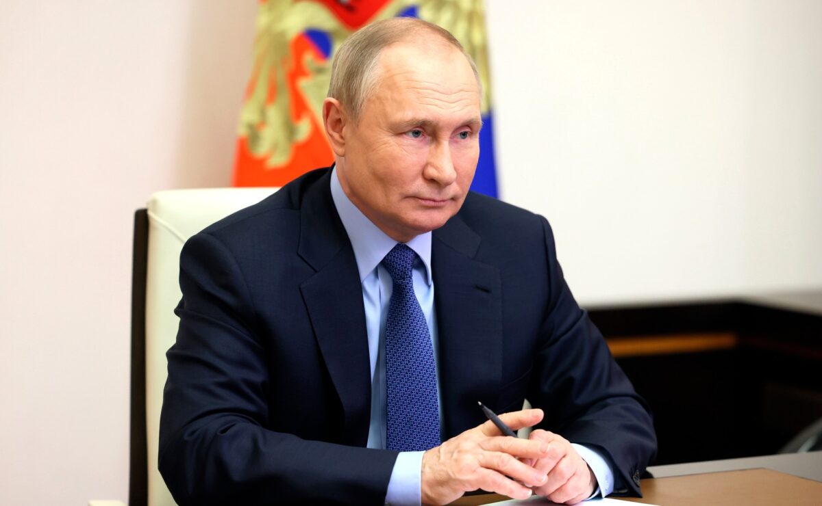 Владимир Путин предложил вернуть звание «мать-героиня» и выплачивать миллион Владимир Путин предложил вернуть звание «мать-героиня» и выплачивать миллион