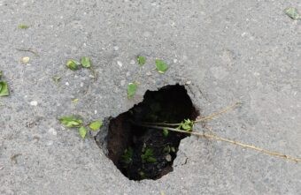 Дороги в Тверской области нуждаются в повторном ремонте Дороги в Тверской области нуждаются в повторном ремонте