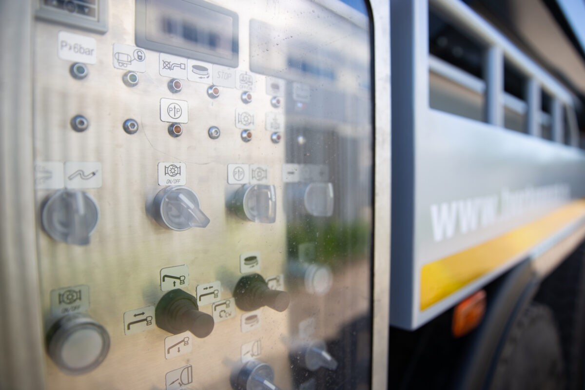 Тверское предприятие выпустило уникальную машину для обслуживания подземных коммуникаций