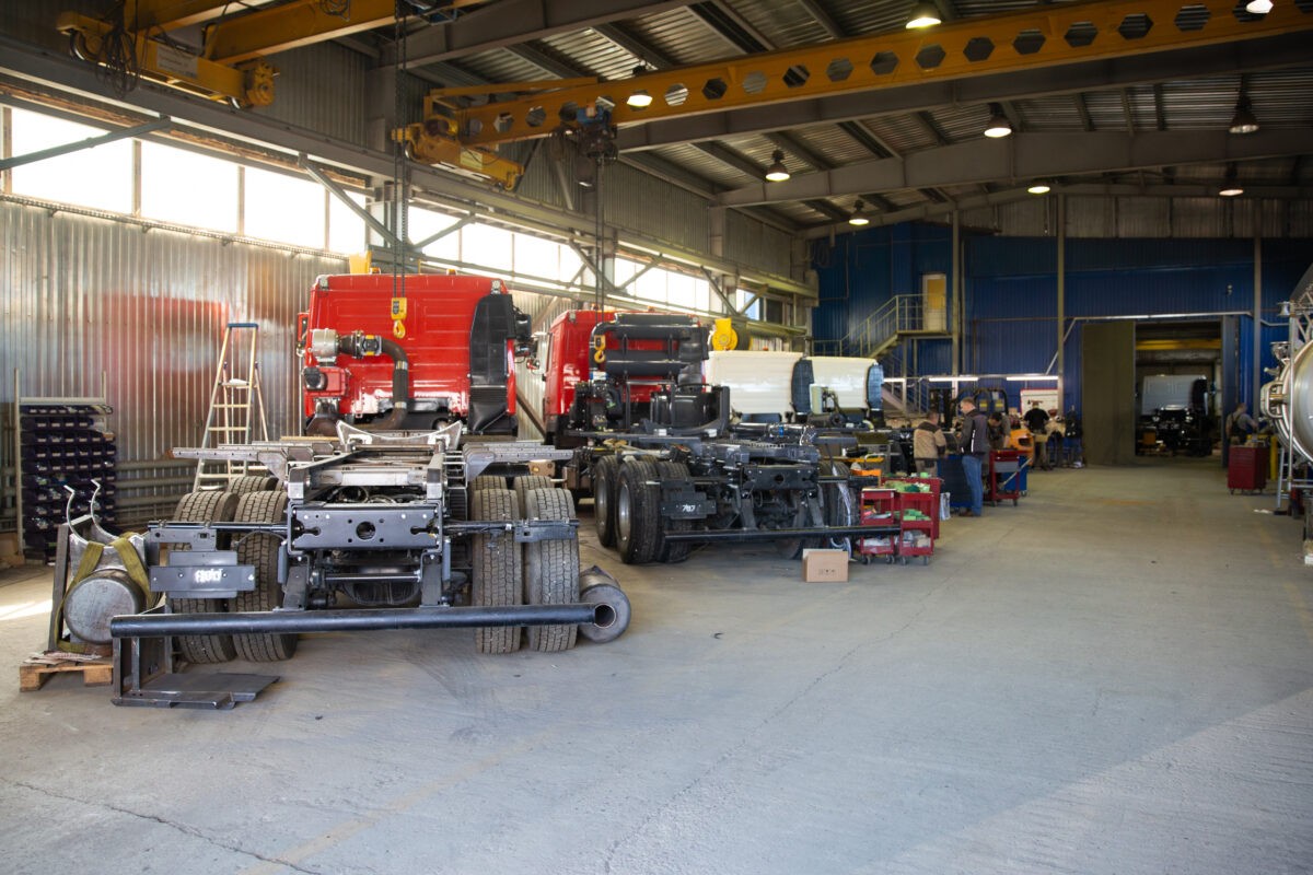 Тверское предприятие выпустило уникальную машину для обслуживания подземных коммуникаций