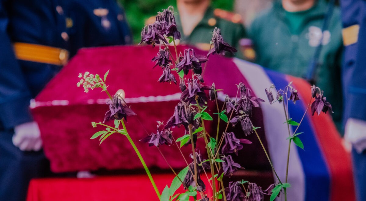 Обретенный покой: в День памяти и скорби в Тверской области захоронили 19-летнего летчика, не вернувшегося с боевого задания