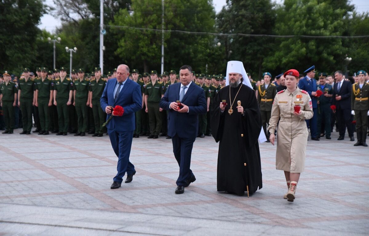 В День памяти и скорби губернатор Игорь Руденя принял участие в акции «Свеча памяти»
