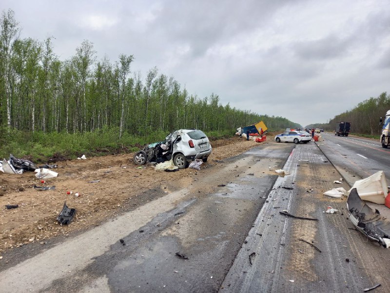 Водитель "Рено" погиб в лобовом столкновении с фурой в Тверской области
