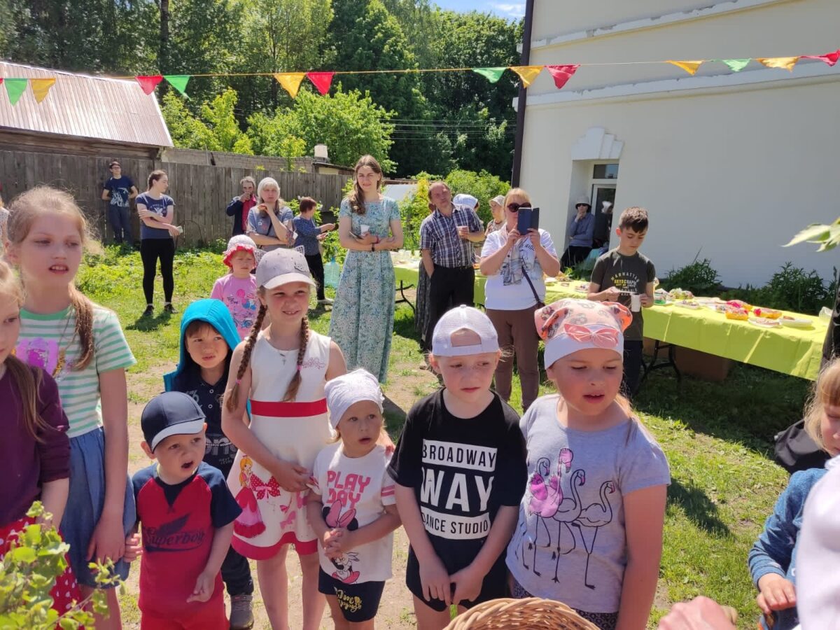 В селе Васильевском под Тверью прошли Троицкие гуляния