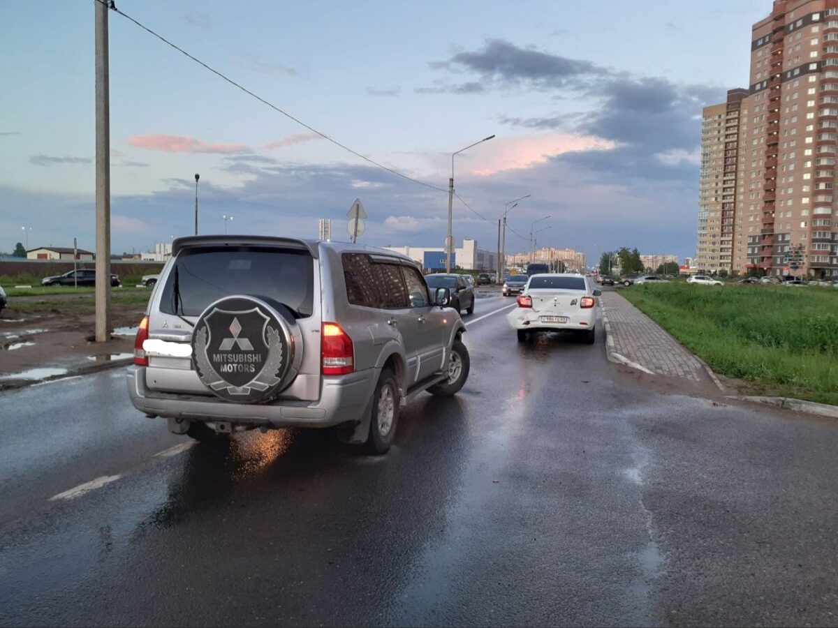 В Твери 17-летняя девушка пострадала в ДТП из-за невнимательного водителя иномарки