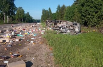 Два человека пострадали в столкновении двух большегрузов в Тверской области