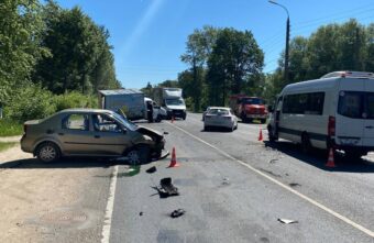 3 человека пострадали в столкновении 4 автомобилей в Твери 3 человека пострадали в столкновении 4 автомобилей в Твери