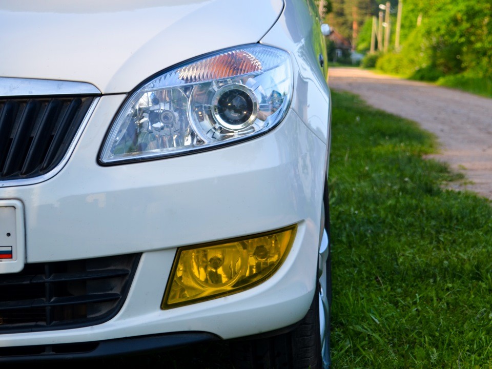 Ночью в Твери воры сняли с машины противотуманки