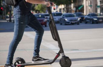 В России хотят запретить детям до 18 лет управлять электросамокатами