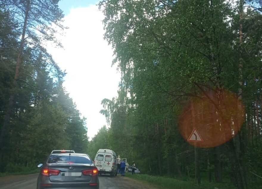 Серьезное ДТП под Тверью заблокировало дорогу