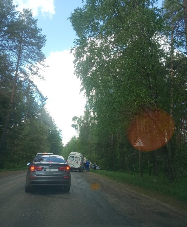 Серьезное ДТП под Тверью заблокировало дорогу