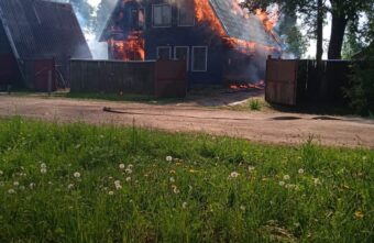 В Тверской области сгорел дом семьи с 12 детьми