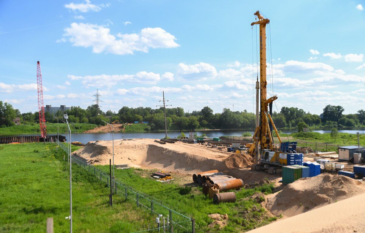 Игорь Руденя и Владимир Васильев посетили стройплощадки ДОКБ и Западного моста в Твери