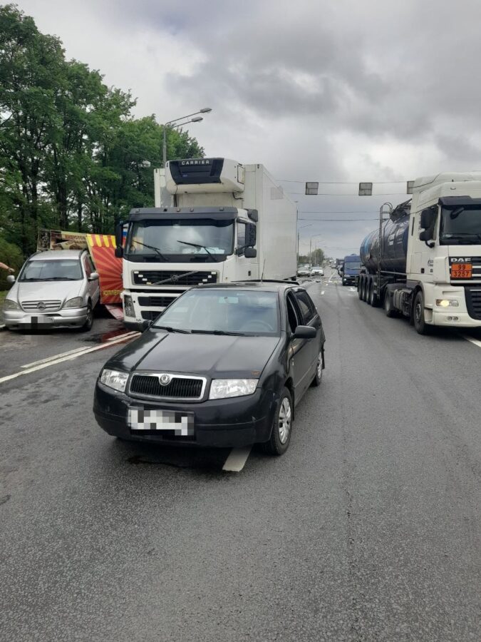 В массовом столкновении фур и легковушек под Тверью пострадали два человека