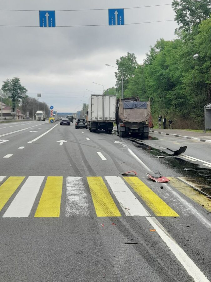 В массовом столкновении фур и легковушек под Тверью пострадали два человека