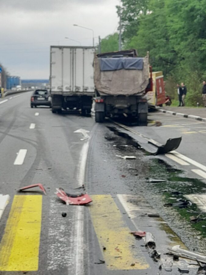 В массовом столкновении фур и легковушек под Тверью пострадали два человека