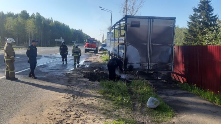 На трассе М-10 В Тверской области погиб водитель в горящей машине На трассе М-10 В Тверской области погиб водитель в горящей машине