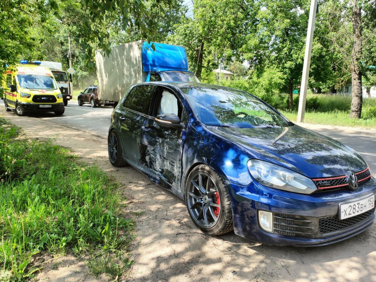 В Пролетарском районе Твери молодой человек при аварии получил ожоги