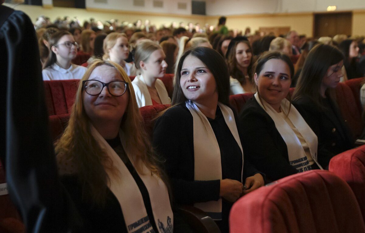 Игорь Руденя поздравил выпускников тверских колледжей