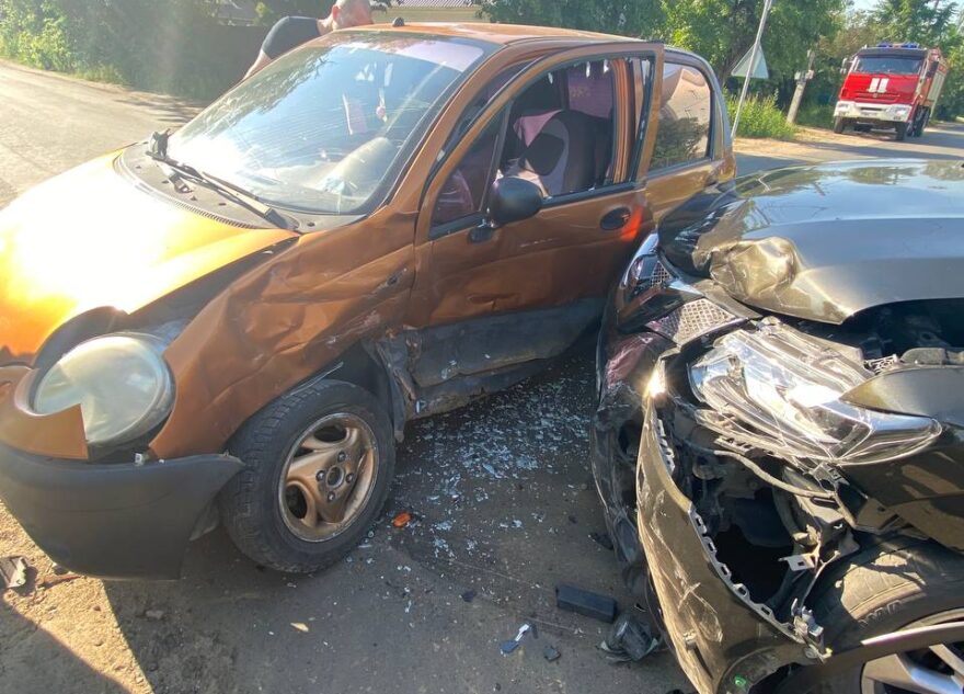 В Твери в ДТП пострадала женщина, не уступившая главную дорогу В Твери в ДТП пострадала женщина, не уступившая главную дорогу