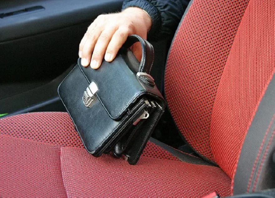 Оперативники Твери раскрыли кражу в такси