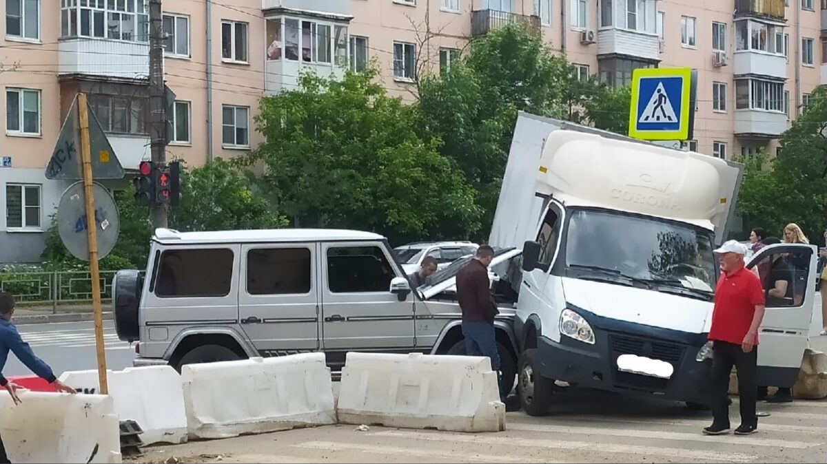 В Твери не поделили перекрёсток водители 