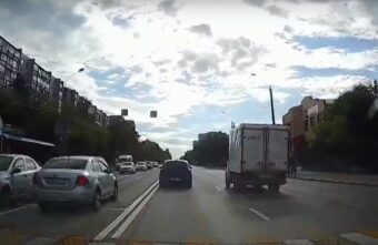 В Твери наказали наглого любителя езды по "встречке" В Твери наказали наглого любителя езды по "встречке"