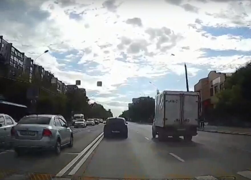 В Твери наказали наглого любителя езды по "встречке"