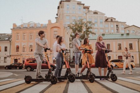 Поездка на самокате и большая пицца – какие подарки ждут тверичей летом