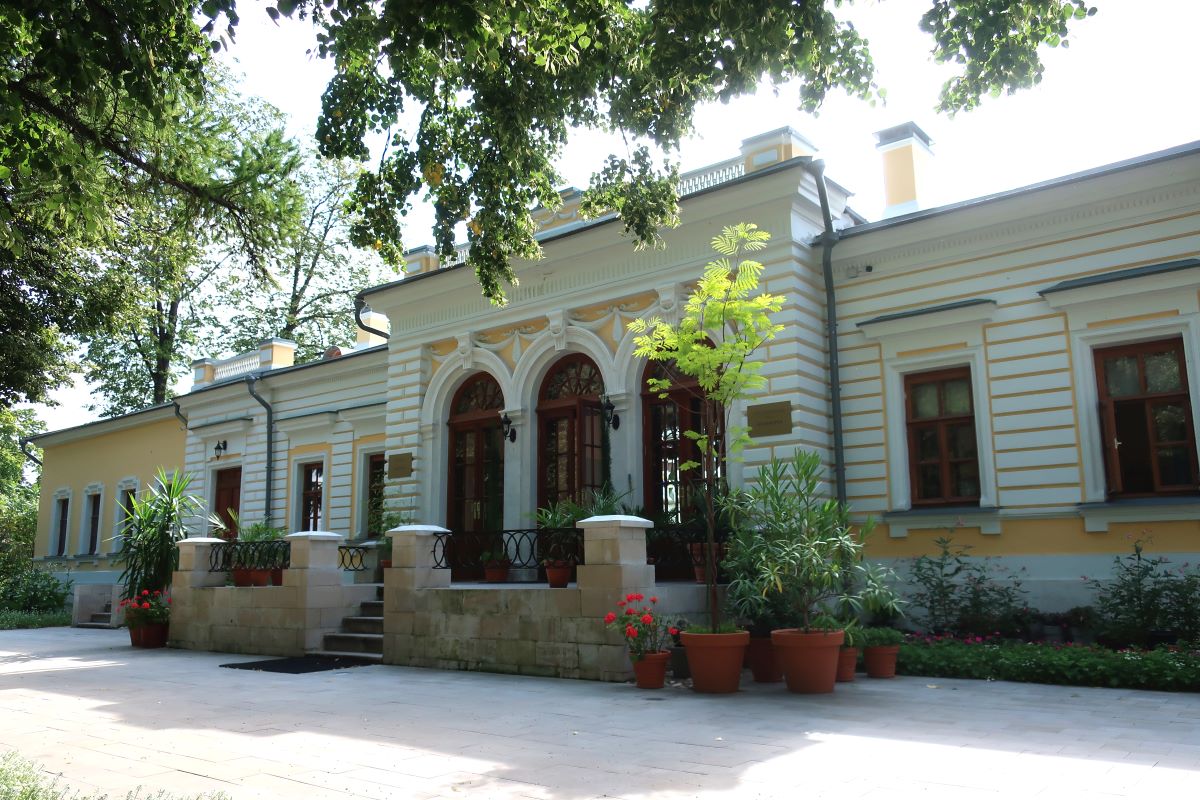 Тверской императорский дворец приглашает на День дворцовой оранжереи