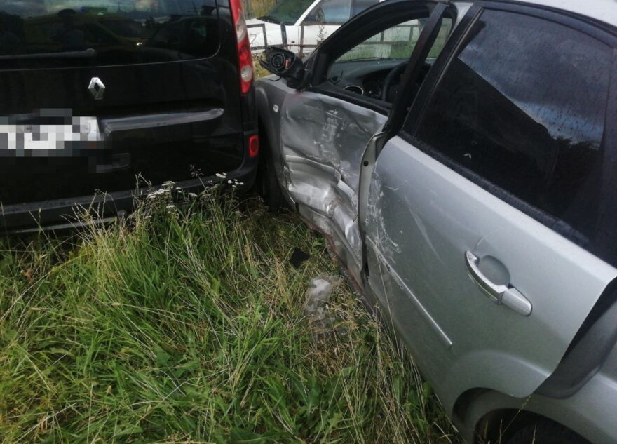 На бульваре в Твери столкнулись две иномарки